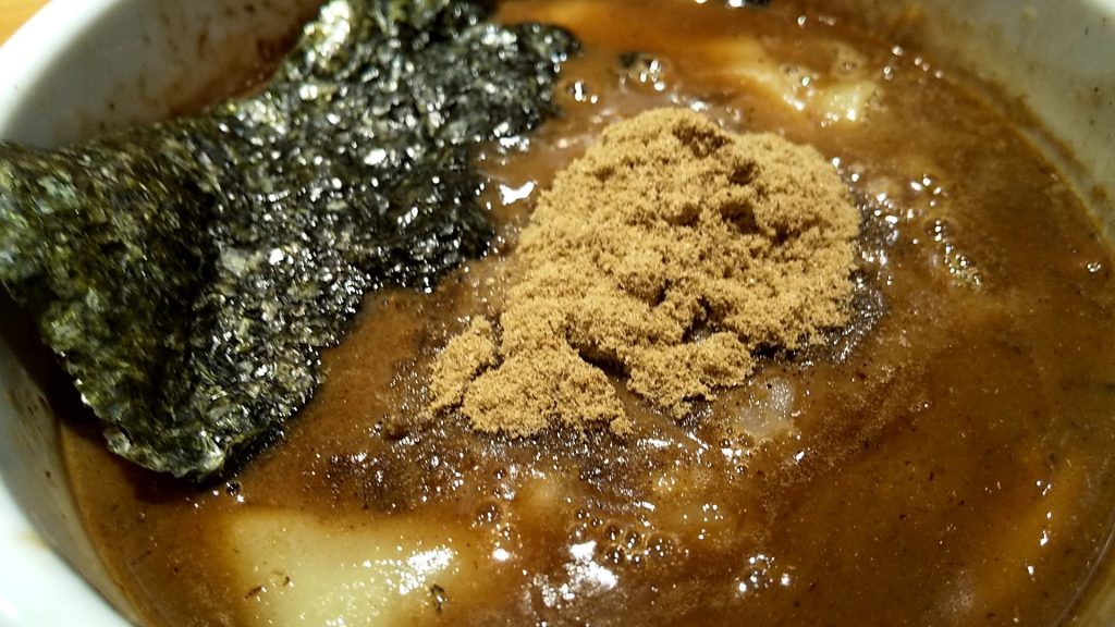 煮干しつけ麺ラーメン凪の特製濃厚煮干しつけ麺の魚粉