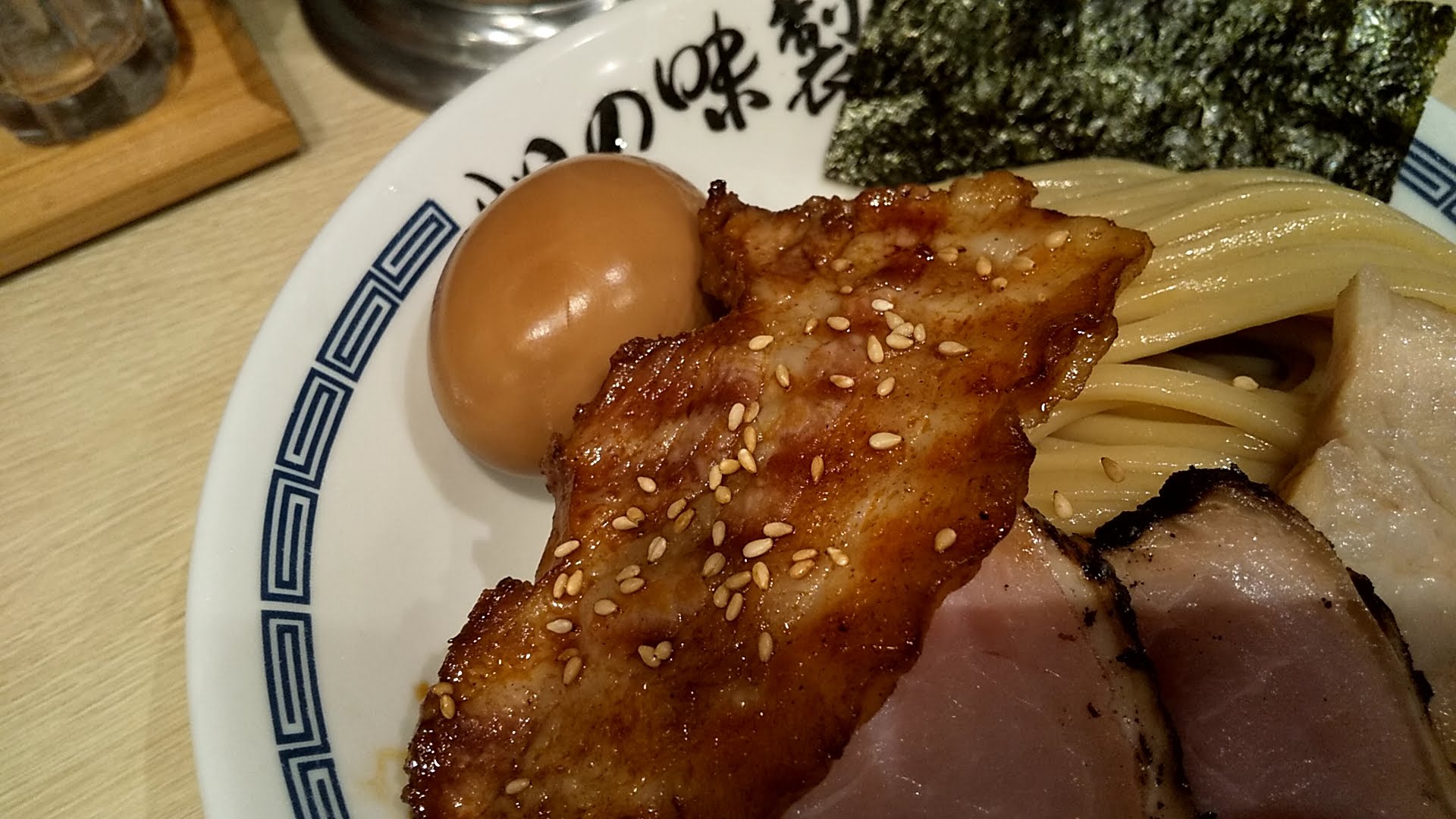 心の味製麺の特製濃厚豚骨魚介つけ麺のベーコンアップ